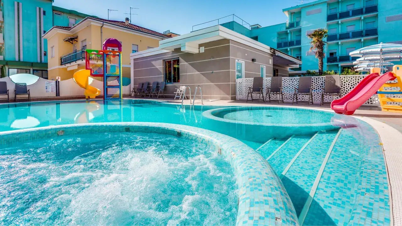 Piscine scintillanti e scivoli colorati in un adriatico family village, perfetti per il divertimento di tutta la famiglia.