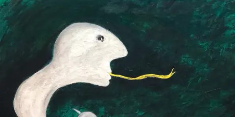 Creatura bianca con lingua gialla su sfondo verde scuro. Forse le stelle marine hanno il cervello, ma questa creatura sembra pensierosa.